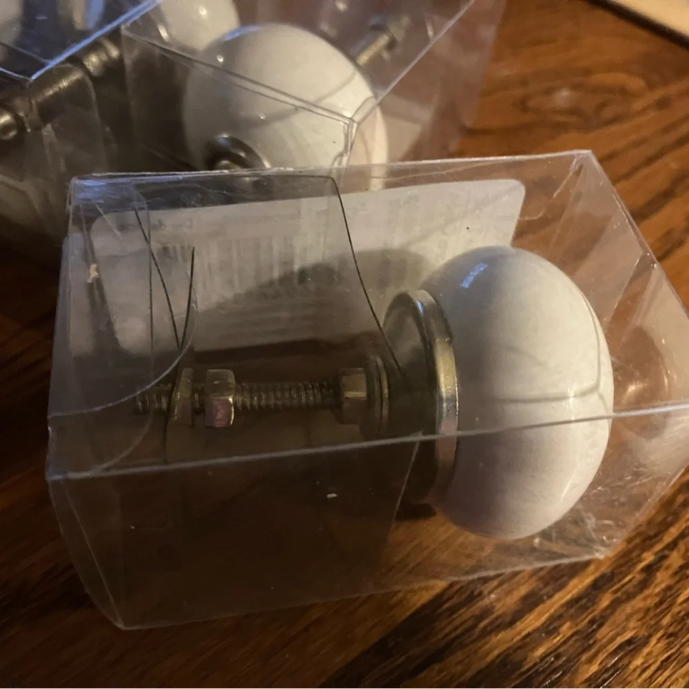 Set of 4 White Ceramic Drawer Knobs never used, still unopened.